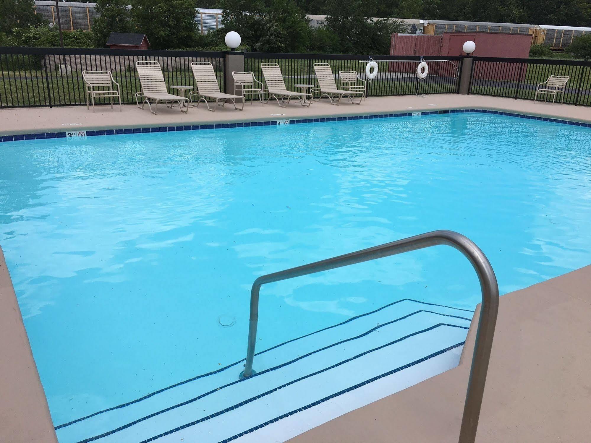 Country Inn & Suites By Radisson, Sandusky South, Oh Milan 외부 사진